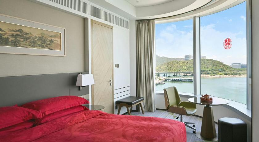 Image of Executive Suite, Executive lounge access, Suite, 1 King, Ocean view 8