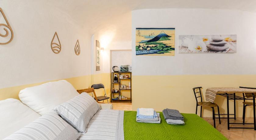 Zen Studio in the Center With Free Parking and 24Hours Automatic Check-In with Netflix Dazn and Disn