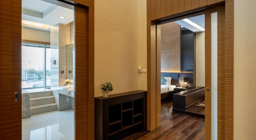 Image of Presidential Jacuzzi Suite 8