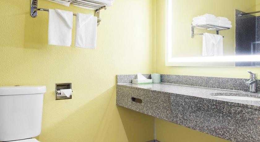 Image of 2 Queen Standard Suite- Handicap Accessible 2