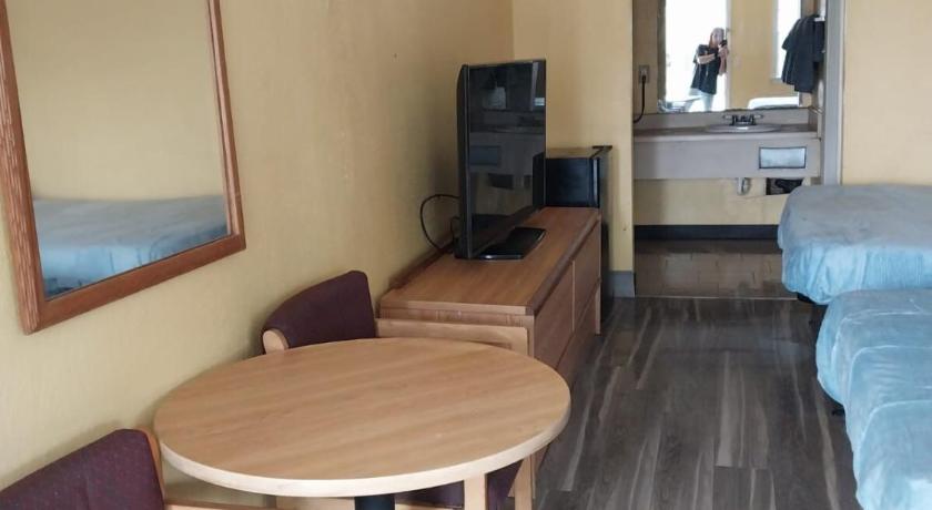 Richland Gated 2 Double Beds Hotel Room 122 3-Star Accommodation suite
