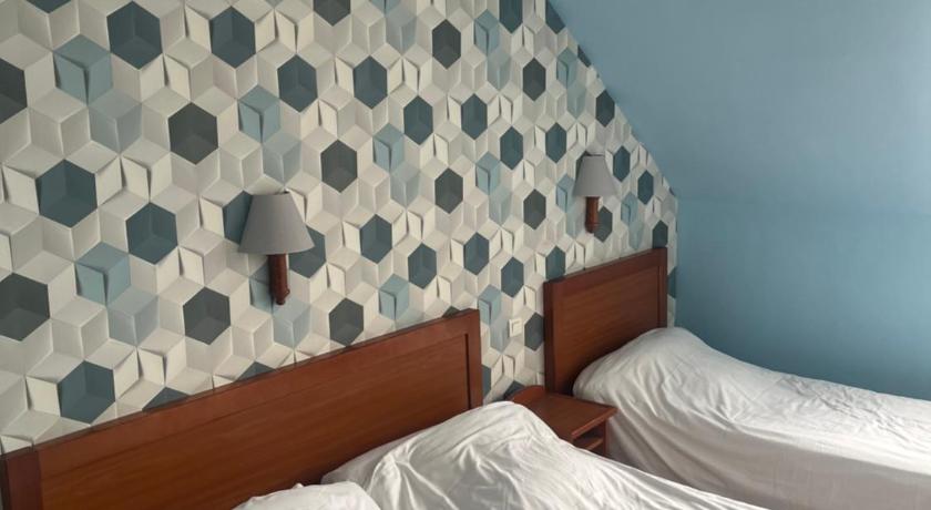 Solliès Aux Quatre Vents 2-Star Hotel exterior