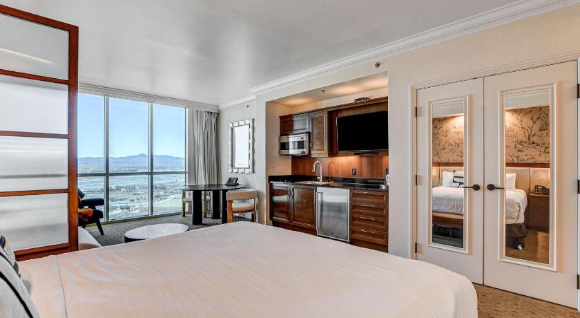 라스베이거스 / 라스베가스 (NV) The Rosé II MGM Signature Studio Suite Tower 3 5 MIN WALK FROM F1 GRANDSTAND (The Rose II MGM Signature Studio Suite Tower 3 5 MIN WALK FROM F1 GRANDSTAND) 4성급 숙소 로비