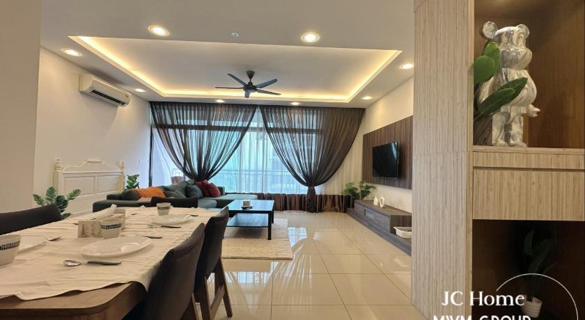 Johor Bahru AR Studio at Austin Regency with Netflix 4-Star Guesthouse room