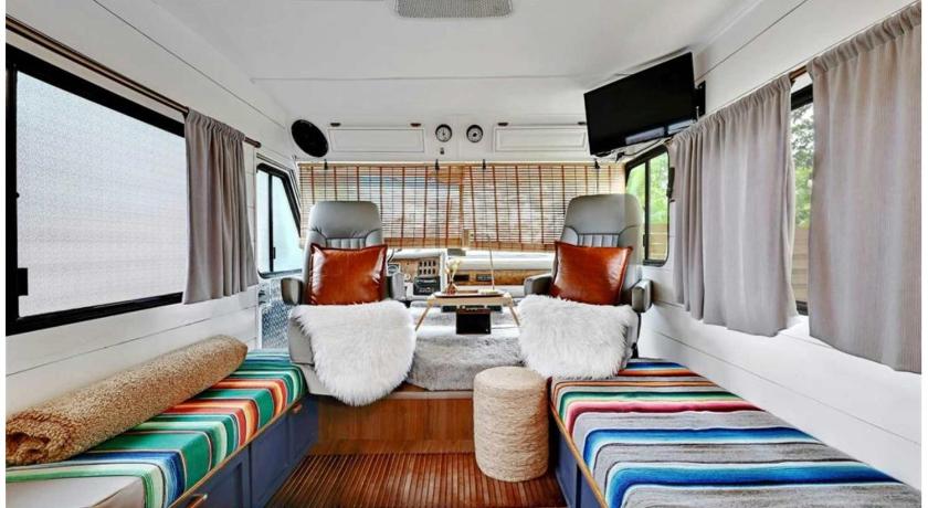 오스틴 (TX) Retro Motorhome - Epic Outdoor Shower and Firepit 4성급 숙소 객실