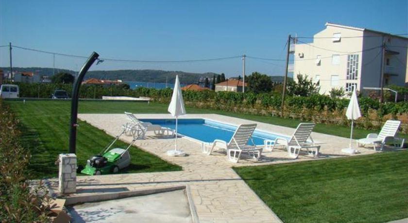 Apartments Teo Trogir-Seget