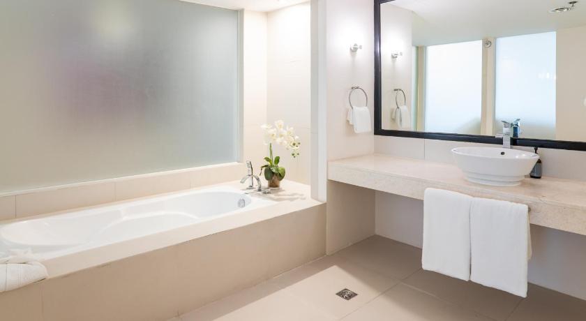 Image of Barcelona Suite without Bathtub 2