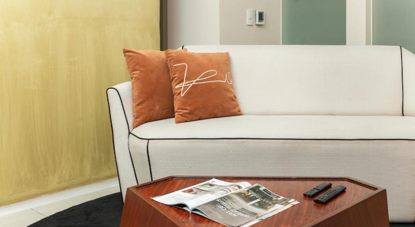 Image of Barcelona Suite without Bathtub 11