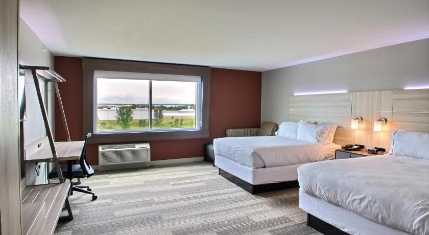 Holiday Inn Express & Suites Fond Du Lac photo