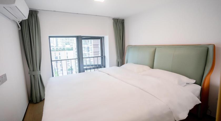 Image of Three-Bedroom Suite 8