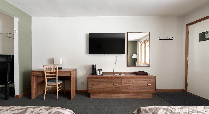 ニューベリー The Trail Inn - Newberry, MI - Formerly Knollwood Inn - 13467 M-28 宿泊施設 ロビー