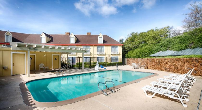 Red Lion Inn and Suites Auburn photo