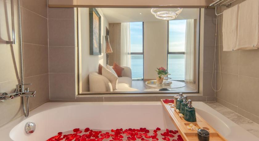 Image of Executive Suite 7