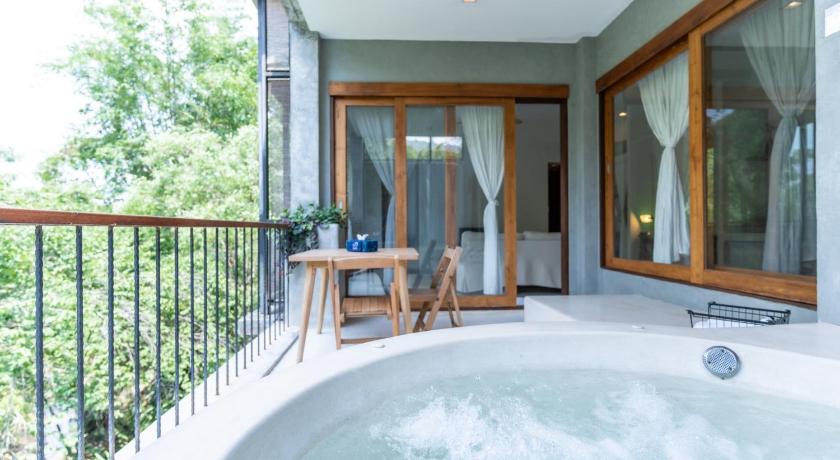 Image of Luxury Suite with Private Jacuzzi 7