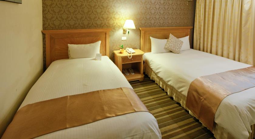 Image of Deluxe Triple 4