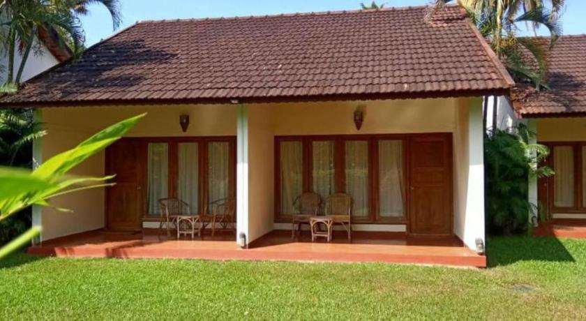 รูปของค็อทเทจพร้อมวิวทะเลสาบ (Cottage with Lake View) 6