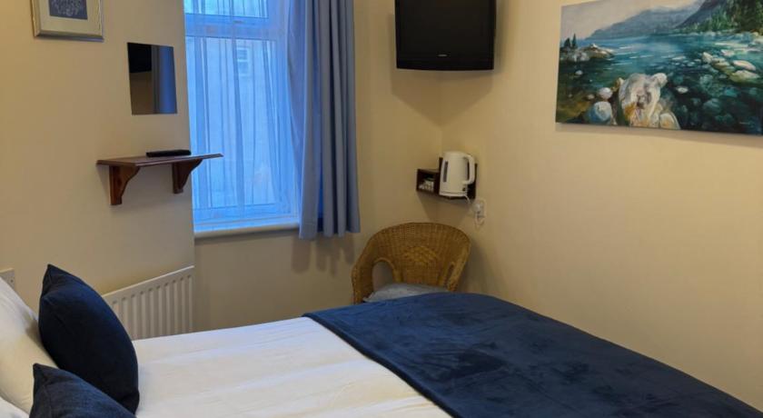 Image of Double Room with King Bed 2