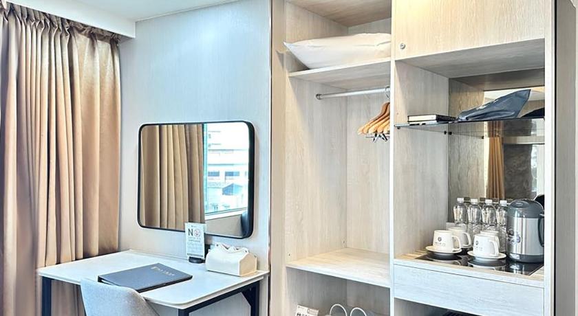 Image of Deluxe Quadruple Room 17