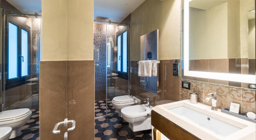 Image of Superior Room 12