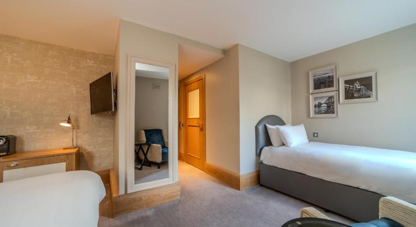 Image of Family Room 6