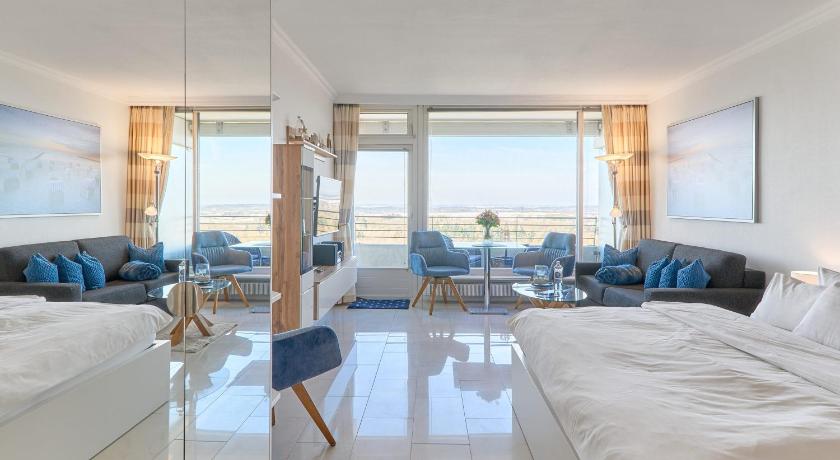 Image of Apartment with Sea View 3