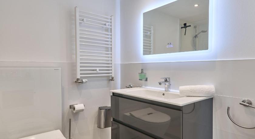 Image of Apartment with Sea View 2