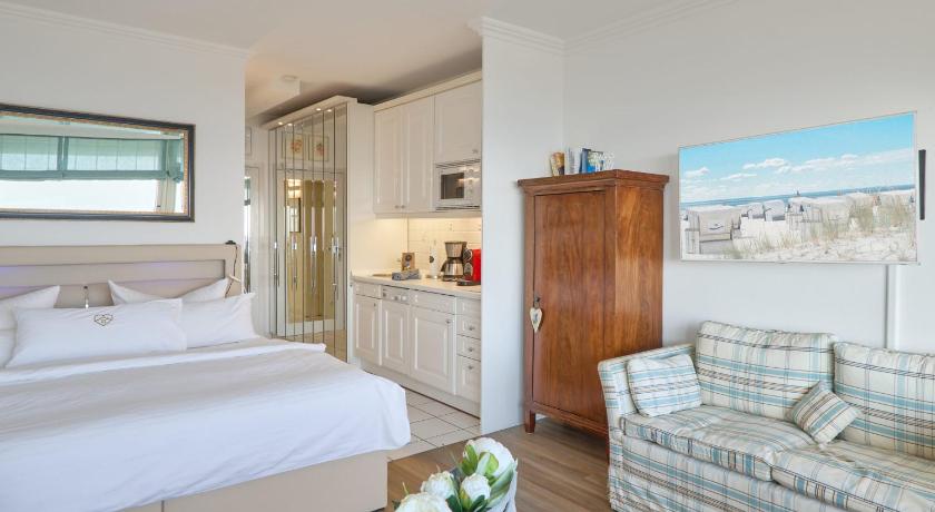 Image of Apartment with Sea View 4