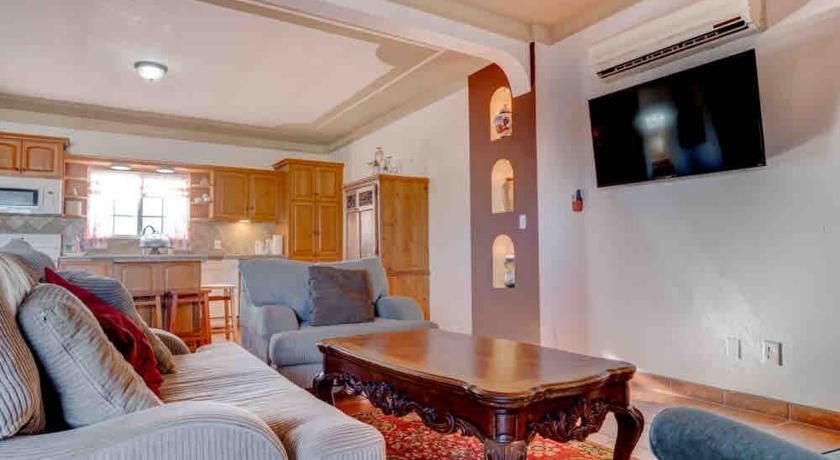 CASA DEL MAR-- Sleeps 16, Pool, AC, Wi-Fi, Near Malecon