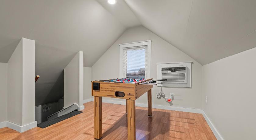 Linden (NJ) 2-Story Stay with Game Lounge & Free Parking Spots - 5 mins to NYC Train 4-Star Accommodation exterior