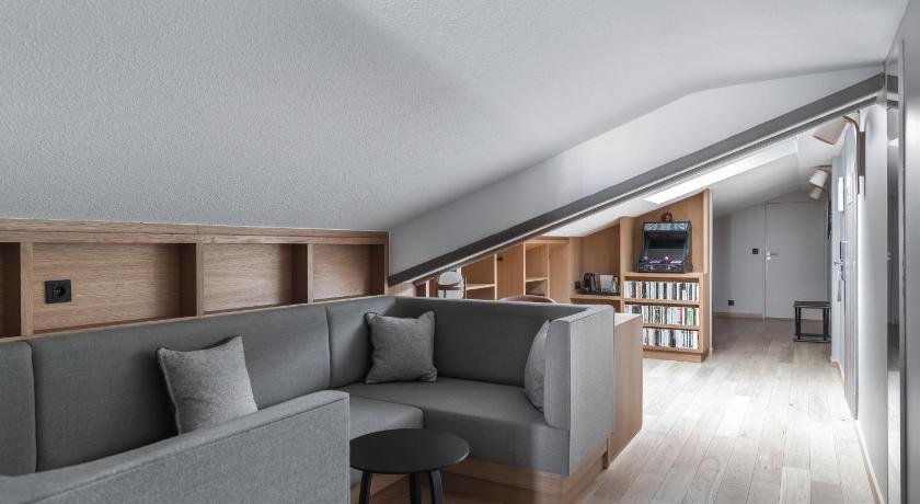 Image of Family Room (2 Adults + 2 Children) - Attic 4