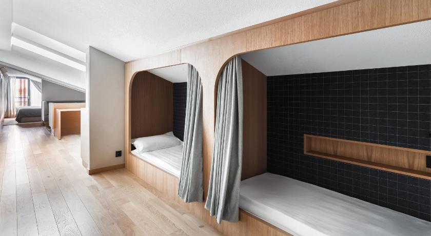 Image of Family Room (2 Adults + 2 Children) - Attic 6