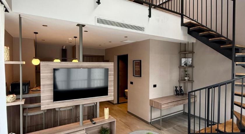 Image of Deluxe Suite with Sea View 3