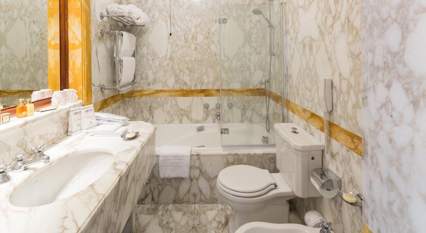 Фото: Двухместный номер Стандарт с 1 или 2 кроватями (Standard Double or Twin Room) 10