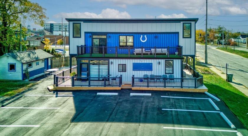 Stadium Container Club House