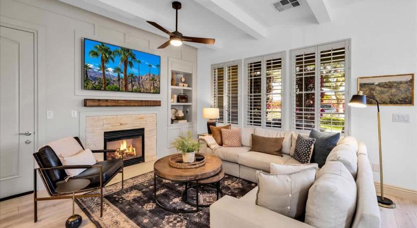 Remodeled 1BR Legacy Villa with Private Patio #A