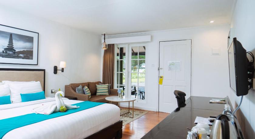 Image of Classic Garden View King Bed 4