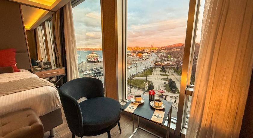 Image of Junior Suite with Sea View 10