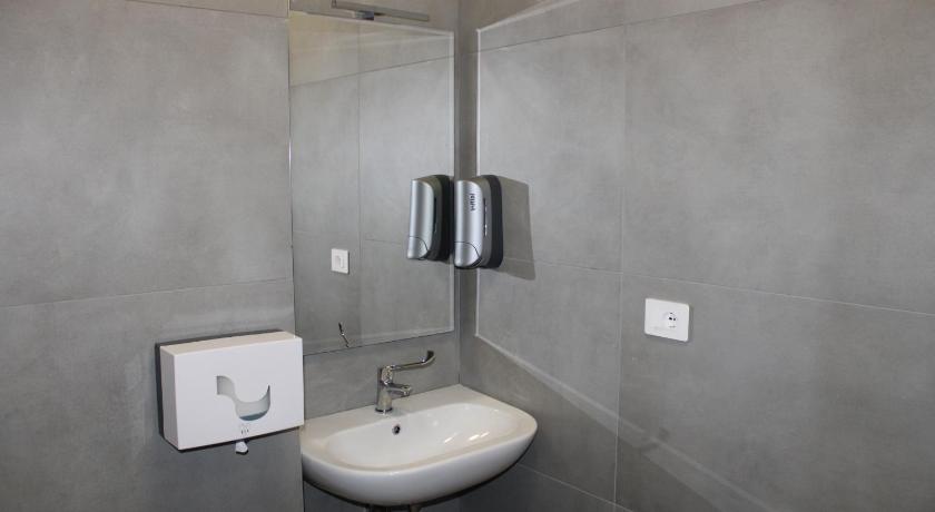 Image of Double or Twin Room with Private Bathroom 4