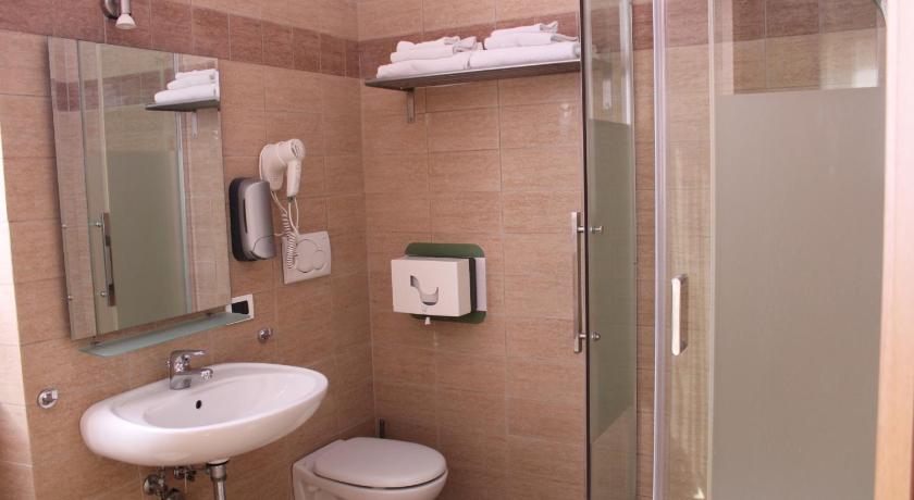 Image of Double or Twin Room with Private Bathroom 2
