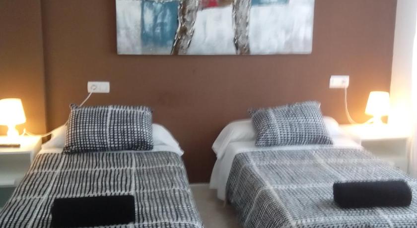 Image of Twin Room with Private Bathroom 0