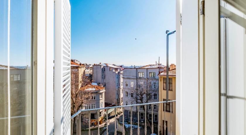 Homie Suites | Cihangir | 110sqm 1br w garden #TU1 - image 13