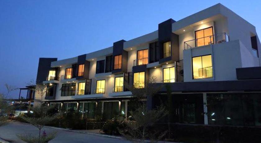 サラブリー Chuan Chom The High Resort 3つ星 ホテル ロビー