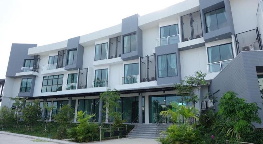 サラブリー Chuan Chom The High Resort 3つ星 ホテル レストラン