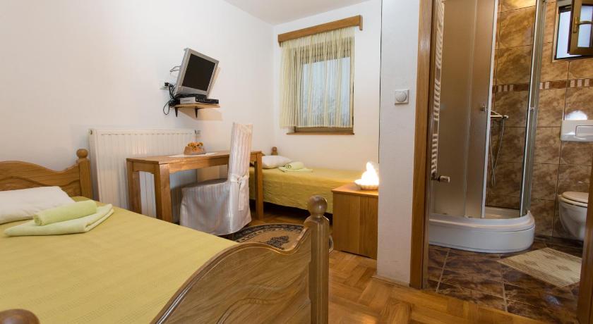 Image of Twin Room with Bathroom 0