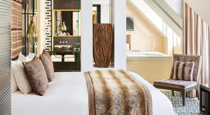 Image of Couture Apartment with King Bed and View 1