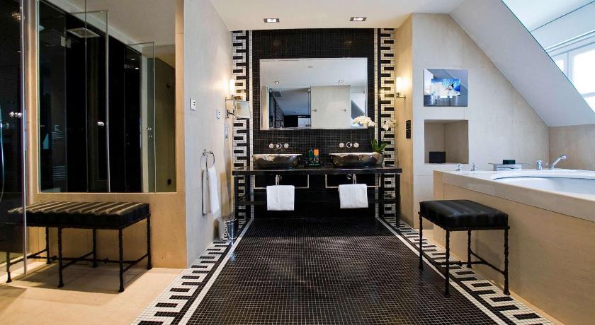 Image of Couture Apartment with King Bed and View 2