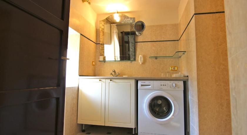 Image of Family Suite (5 Adults) 11
