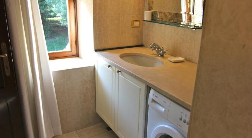 Image of Family Suite (5 Adults) 13