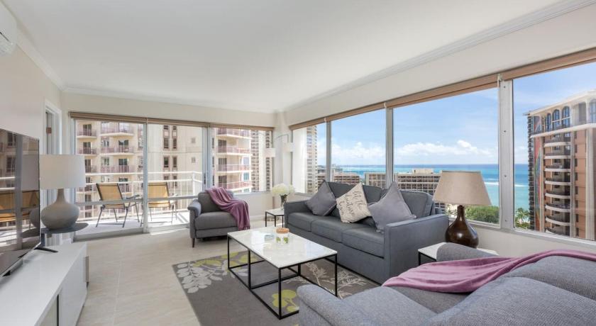 26 FREE Parking Ocean Front 2br-Waikiki Ala Moana