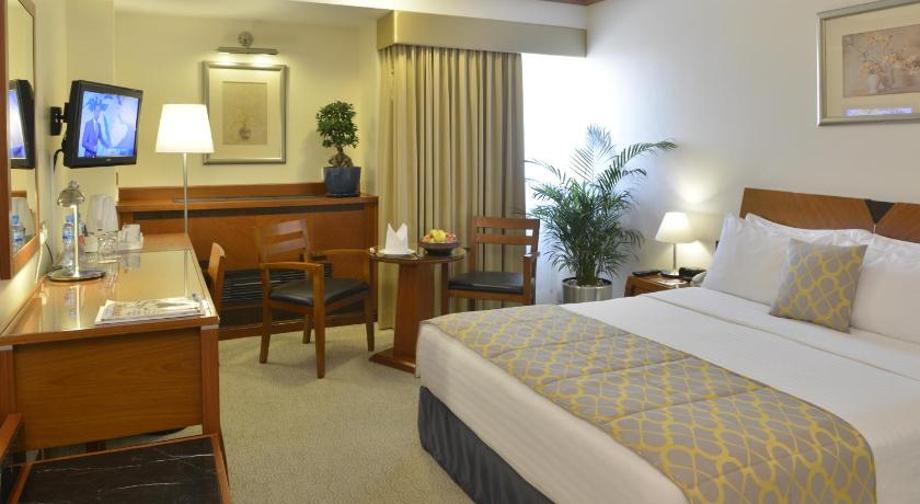 Image of 1 King Bed, Deluxe Room, Non-Smoking 3